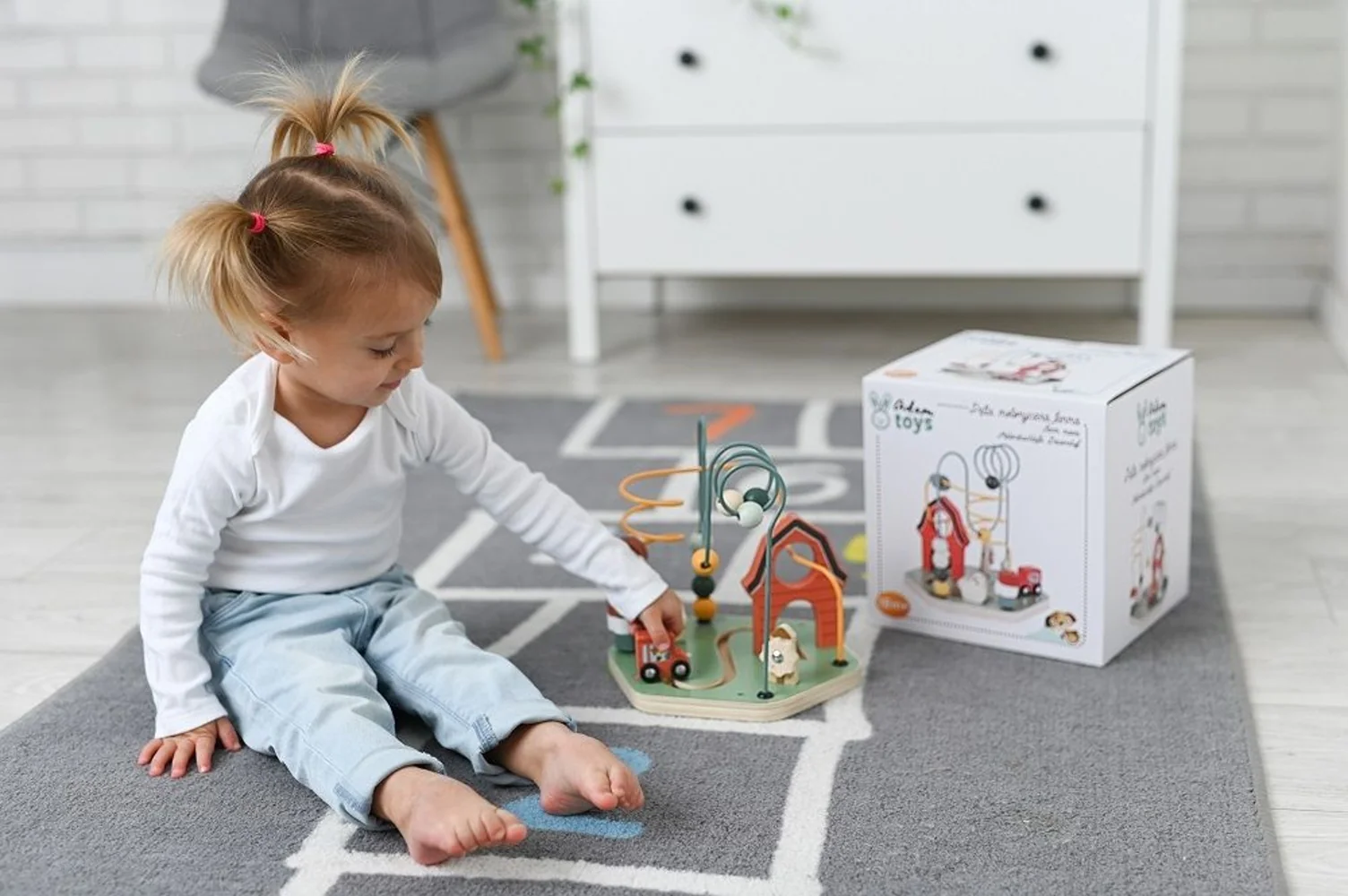 Adam Toys Edukační dřevěná přesouvačka s labyrintem Farma