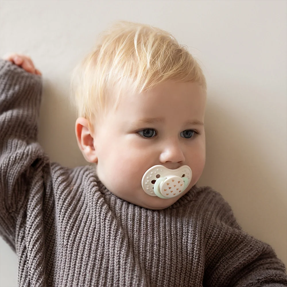 LOVI Teddy Love Dudlík svítící silikonový dynamický 0–⁠⁠⁠⁠⁠⁠6m 2 ks