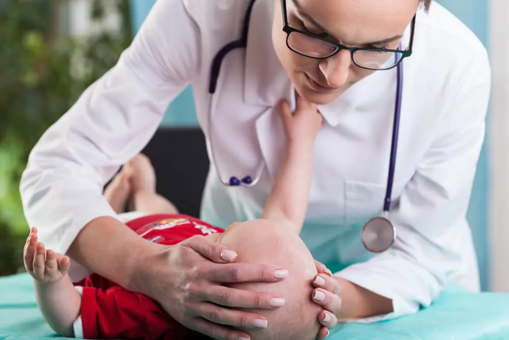 Meningitida může postihnout kohokoli, nejčastěji však ohrožuje děti do 4 let věku, teenagery/mladé studenty a seiory nad 65 let věku.