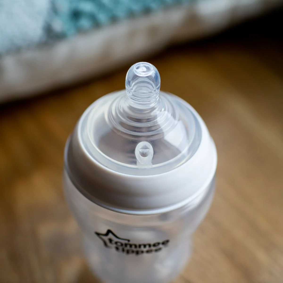 Tommee Tippee Kojenecká lahev ANTI-COLIC střední průtok 3m+ 340 ml 1 ks