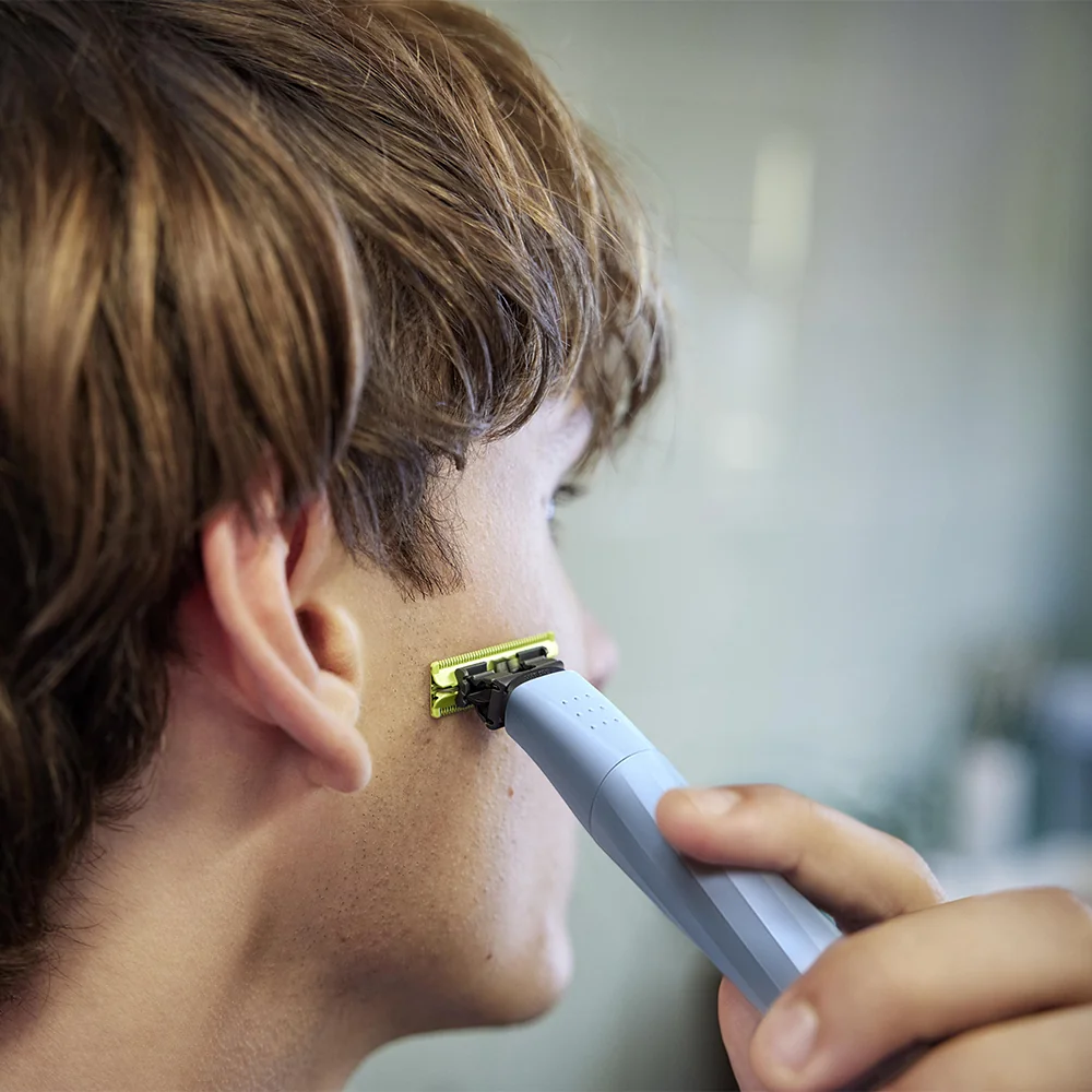 Philips OneBlade QP1324/30 First Shave zastřihovač vousů