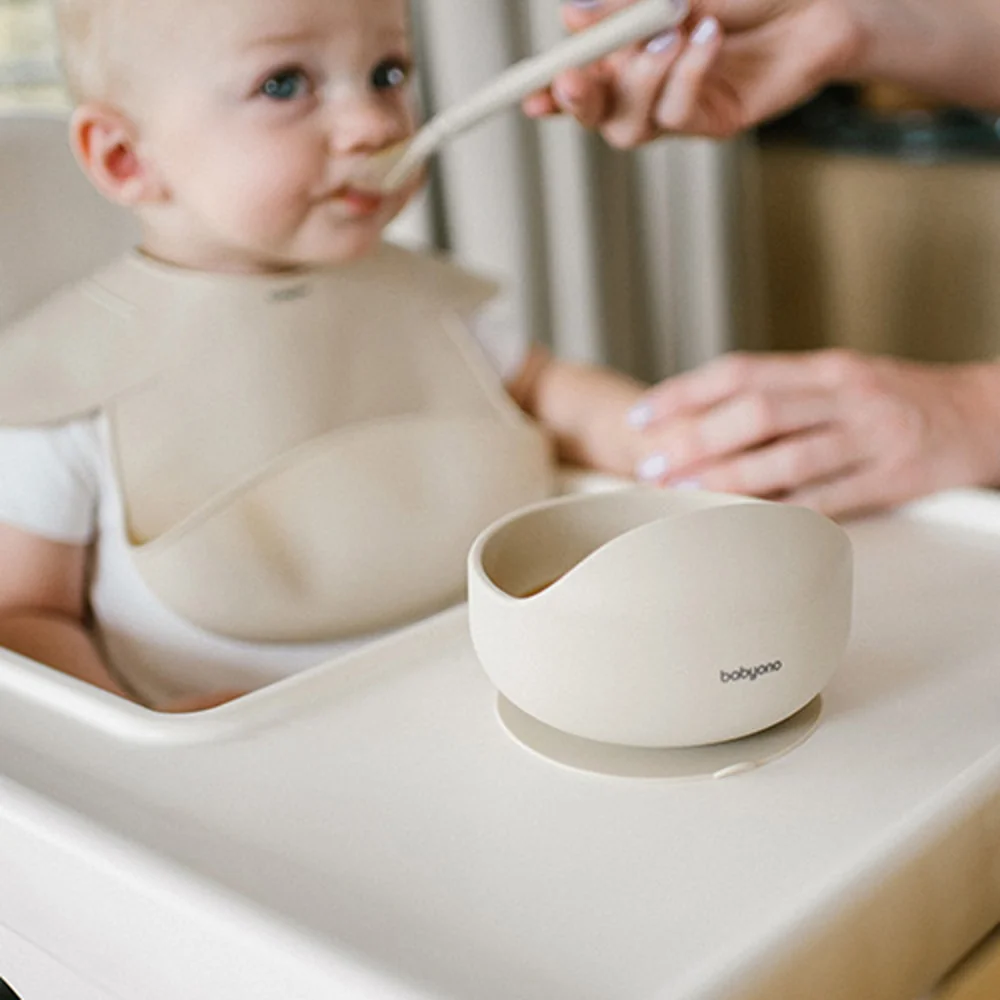 Babyono Silikonová miska s přísavkou + silikonová ohebná lžička - béžová