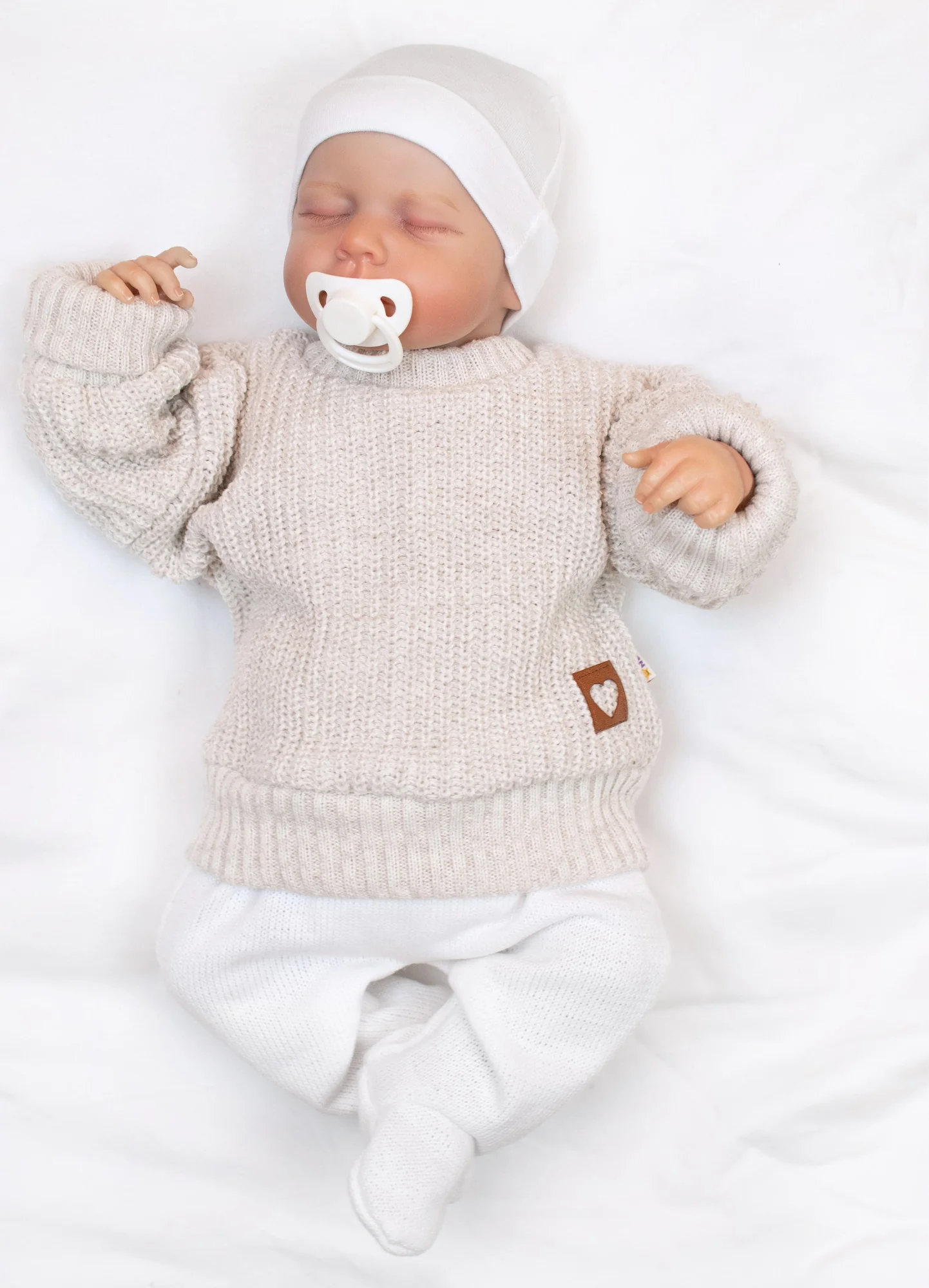 Baby Nellys Rostoucí oversize pletený svetřík pro miminko, sv. béžový