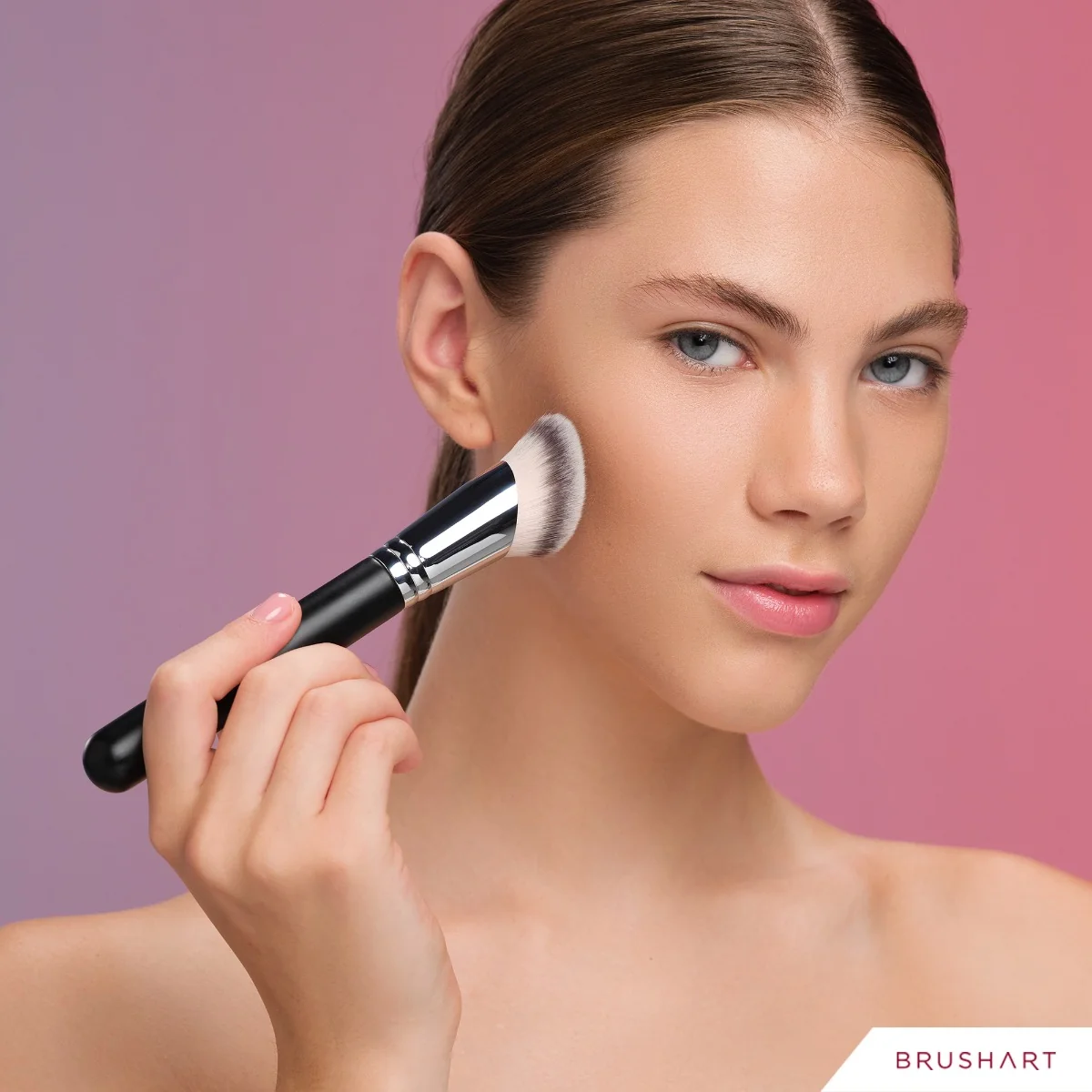 BrushArt Profesional B11 Šikmý štětec na make-up 1 ks