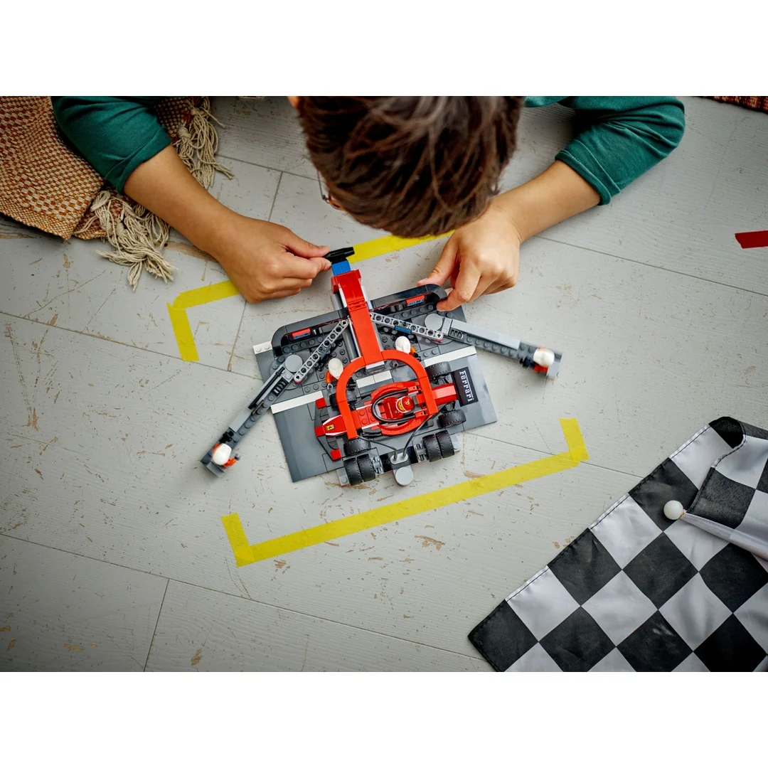 LEGO® City 60443 Zastávka v boxech F1® a personál s vozem Ferrari