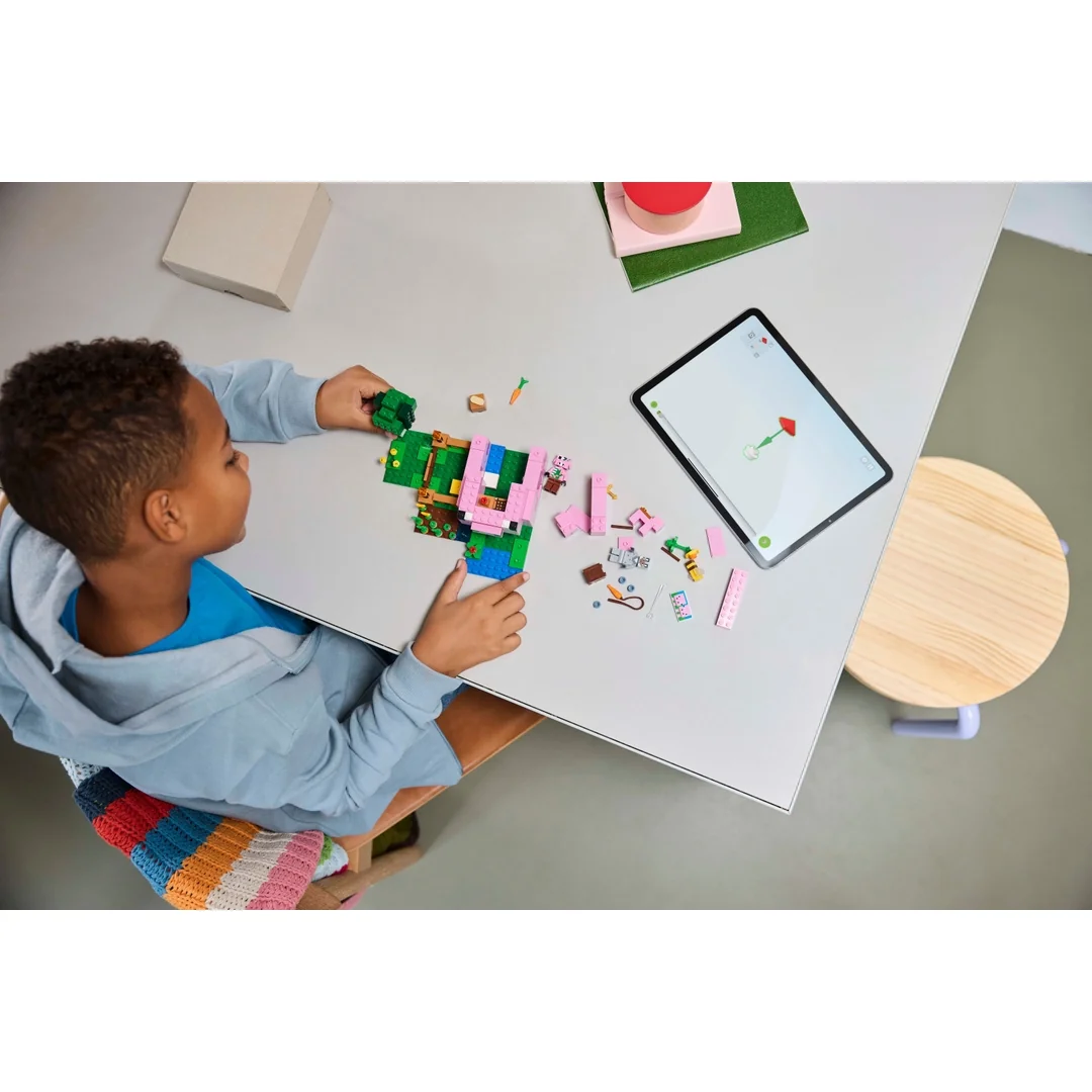 LEGO® Minecraft® 21268 Domeček Prasátka