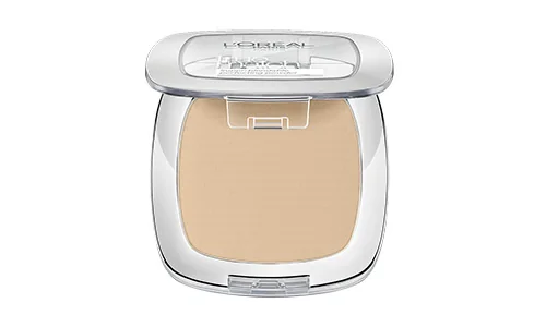 Pudr jemně naneste pomocí houbičky na make-up.
