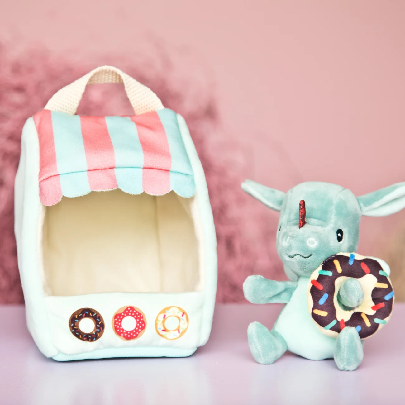 Lilliputiens stánek s donuty dráčka Joea