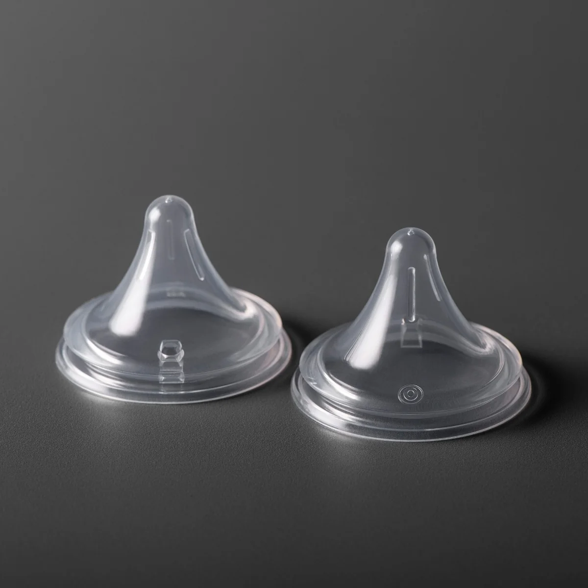 Tommee Tippee Natural Start Anti-Colic Trojúhelníková savička na lahev extra pomalý průtok 0m+ 2 ks