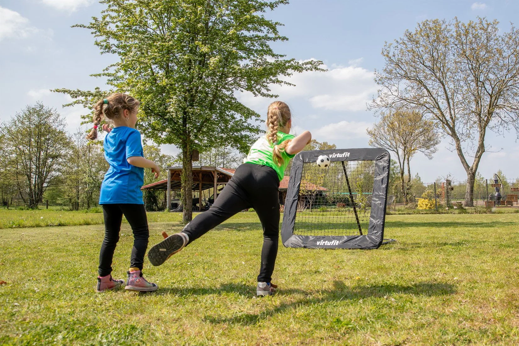 VIRTUFIT Kickback trenažér Rebounder Pro 124 x 124 cm