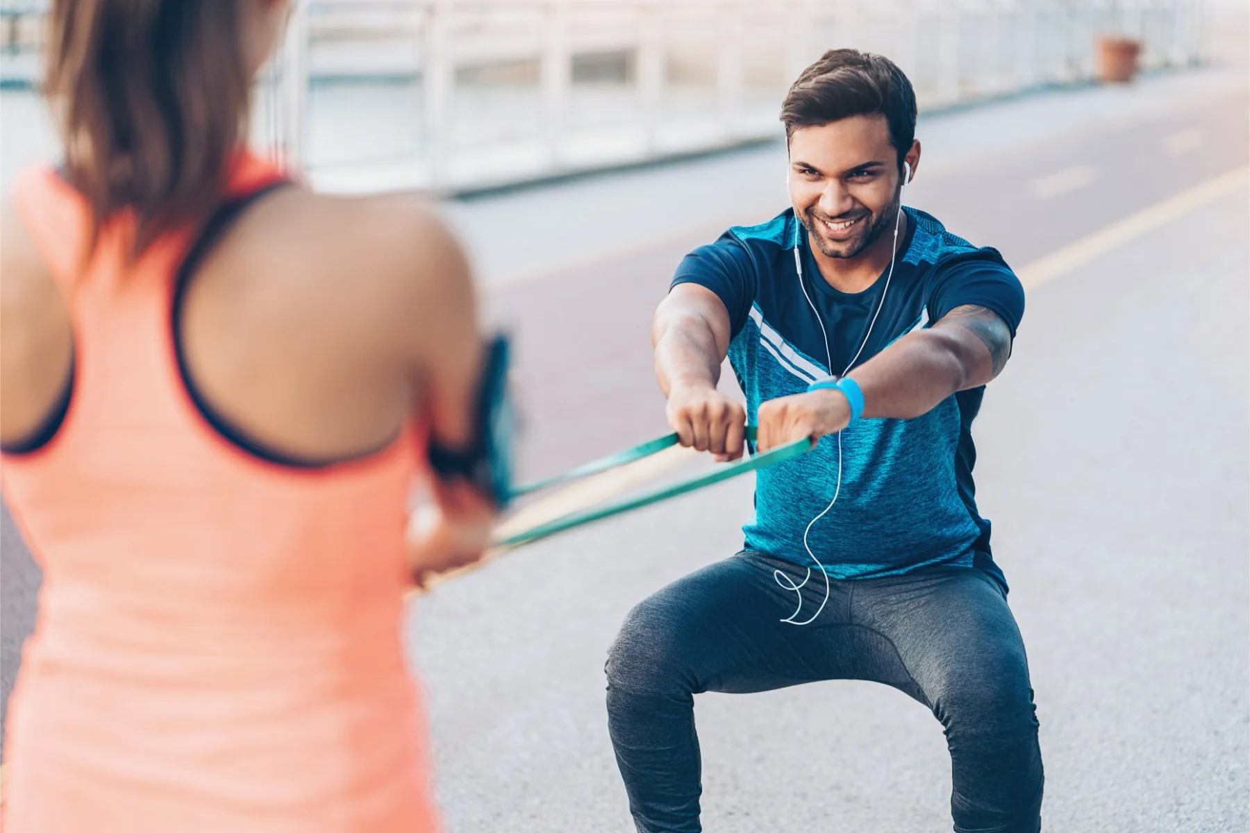 KineMAX Professional Super Loop Resistance Band vel. 1 X-LIGHT posilovací guma 1 ks žlutá