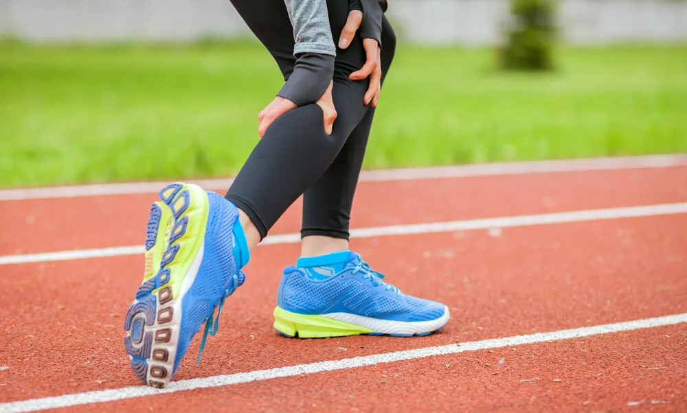 Svalová namožení, křeč nebo ruptura vznikají nejčastěji při nadměrné sportovní zátěži svalu i prudkém a nekoordinovaném pohybu. 