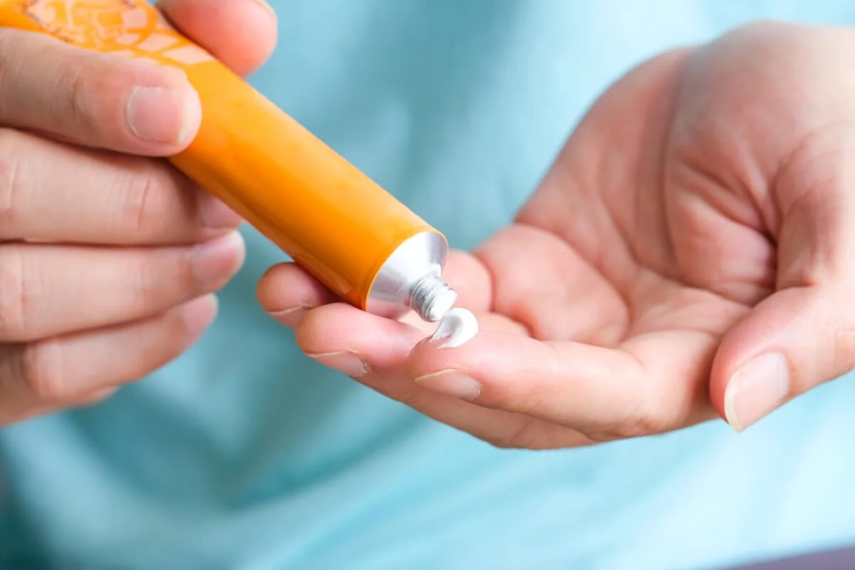 U pravého lišeje, tzv. lichen planus, je nejpostiženějším orgánem kůže, objevit se může i v dutině ústní, pokožce hlavy či na nehtech. U pravého lišeje, tzv. lichen planus, je nejpostiženějším orgánem kůže, objevit se může i v dutině ústní, pokožce hlavy či na nehtech.