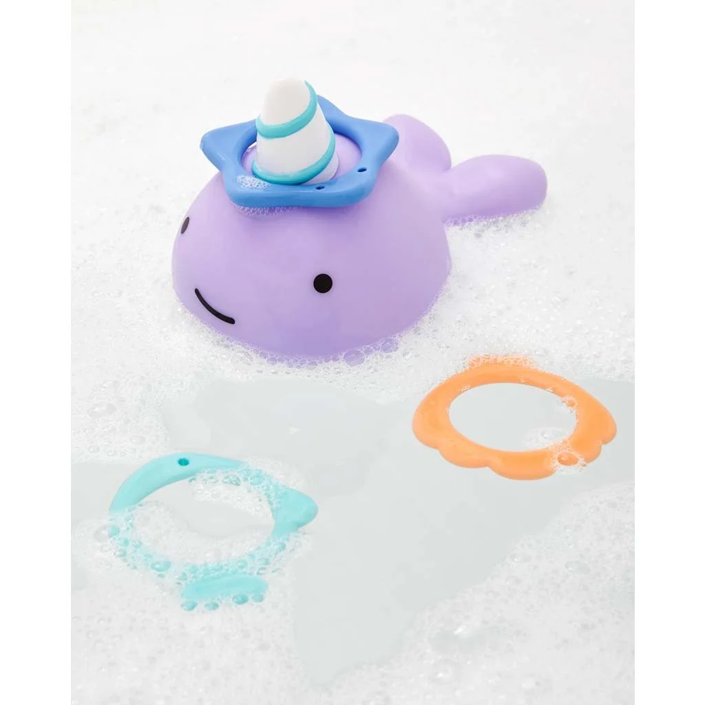 SKIP HOP Zoo Hračka do vody Kroužky Narval 12m+