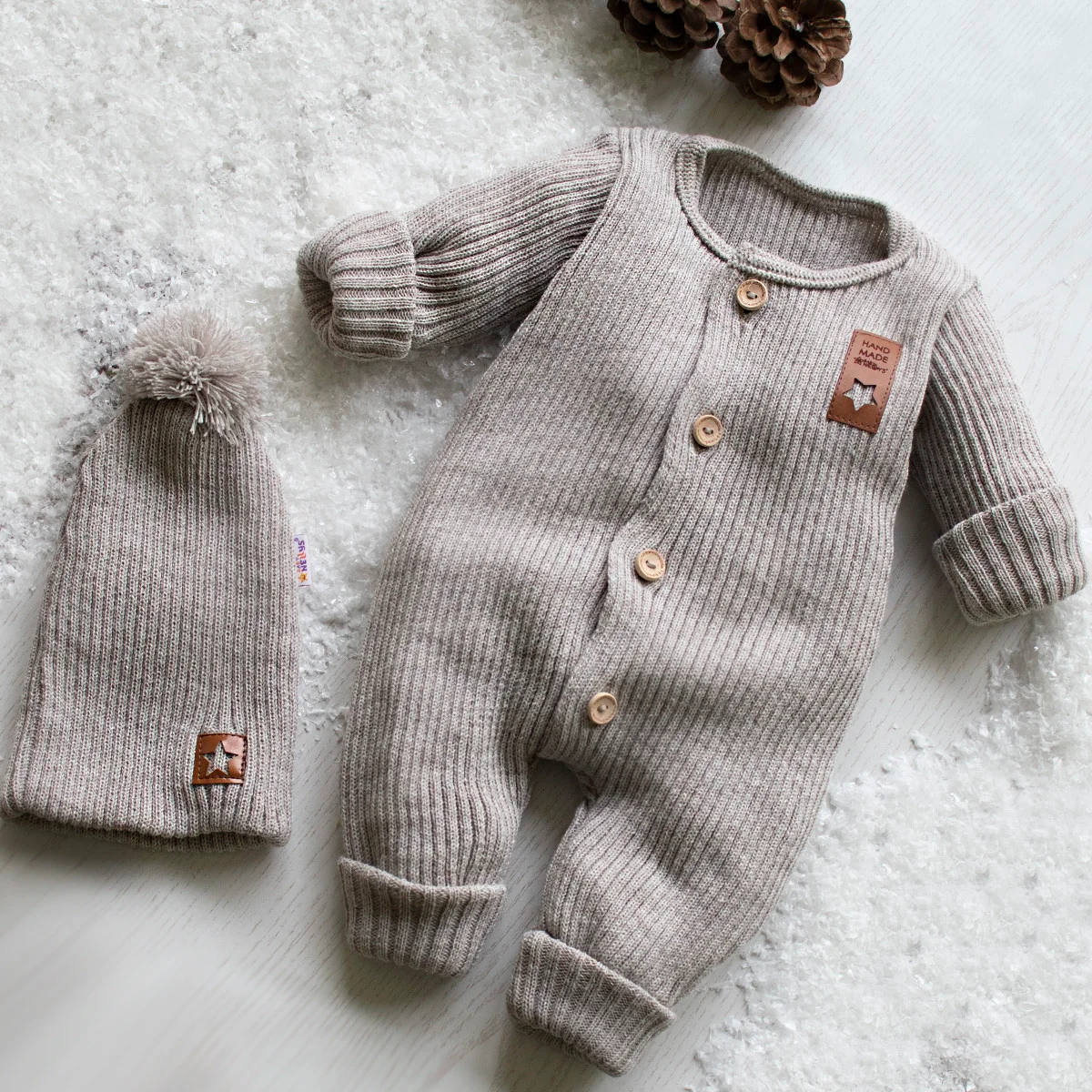 Baby Nellys 2D Pletený overálek STAR + čepice Hand Made, béžová, vel. 80/86