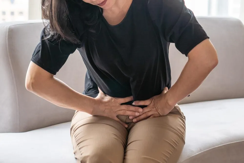Bolest v podbřišku  –  nejčastější příčiny a léčba