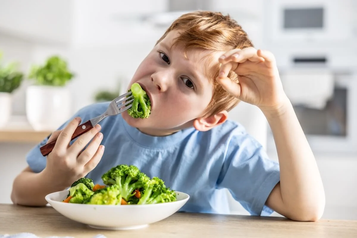 Veganské dítě potýkající se s nedostatkem vitaminu B.