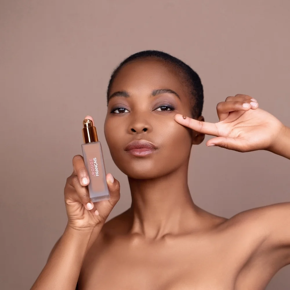 Le Rouge Français Tónující make-up 872 střední s růžovo-béžovým podtónem 30 ml