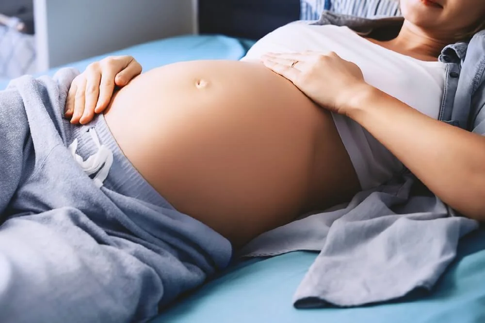 Syndrom karpálního tunelu, který se náhle objevil v těhotenství, obvykle po porodu odezní. Syndrom karpálního tunelu, který se náhle objevil v těhotenství, obvykle po porodu odezní.