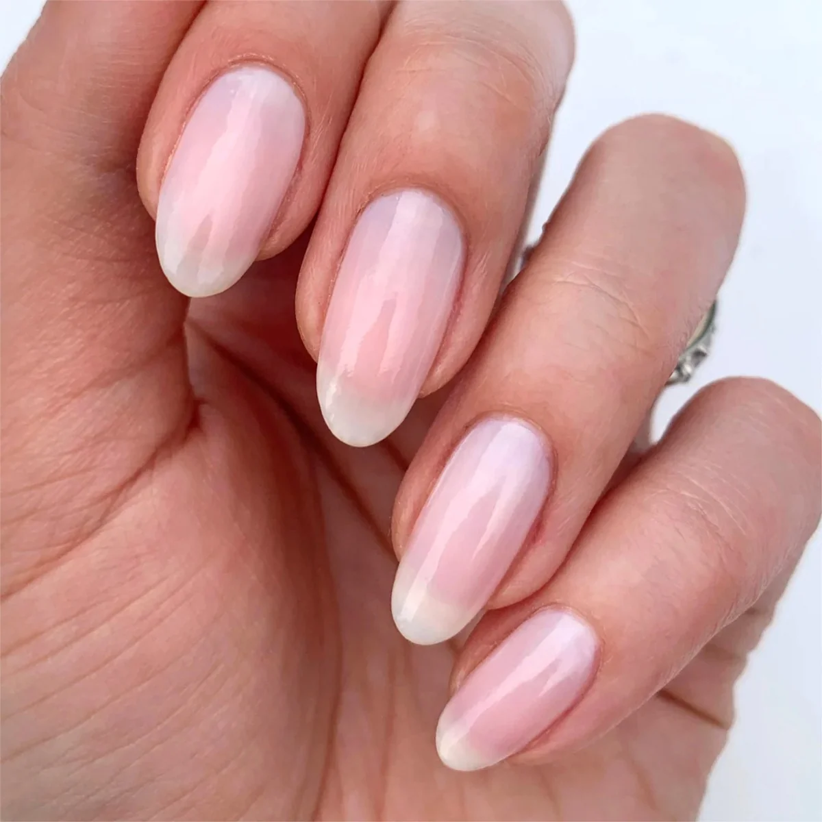 Londontown kur Illuminating Nail Concealer Classic výživný lak na nehty 12 ml