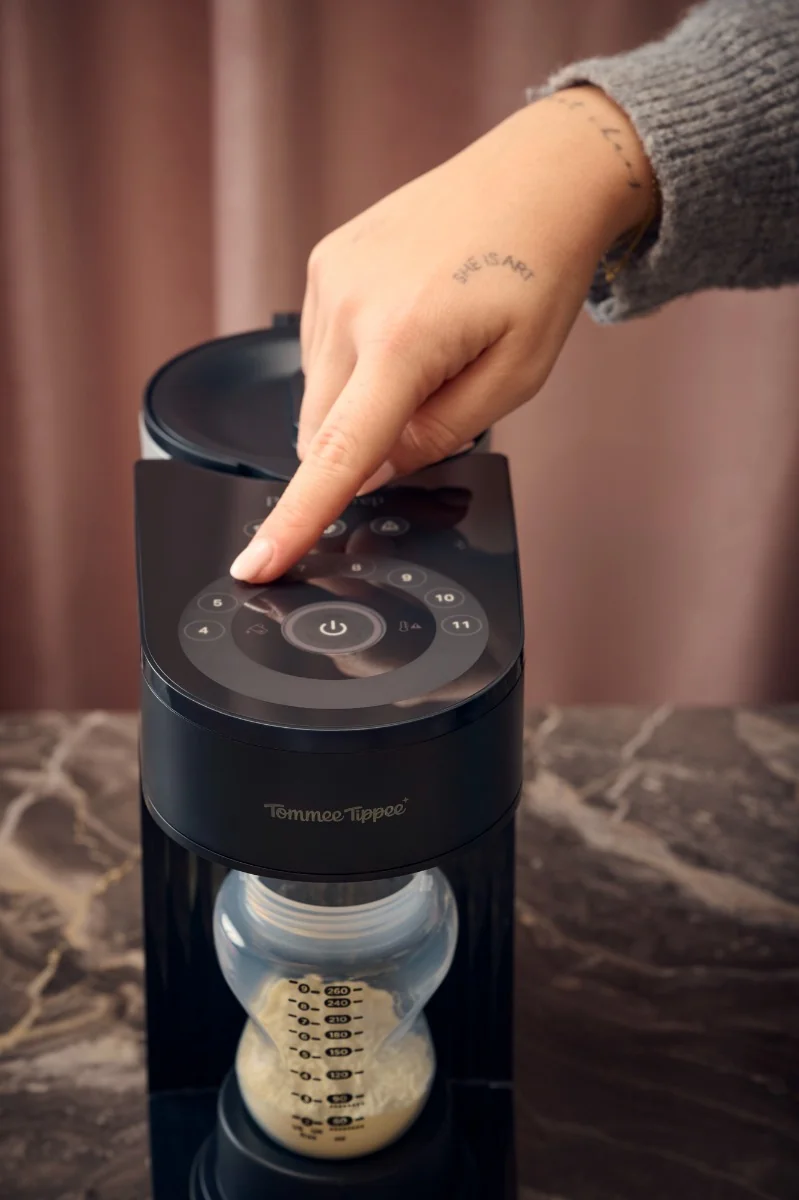 Tommee Tippee Perfect Prep přístroj na přípravu kojeneckého mléka černý