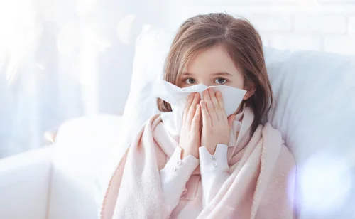 Isotonický nosní sprej zvlhčuje nosní sliznici, uvolňuje a čistí nos a nosní dutiny Isotonický nosní sprej zvlhčuje nosní sliznici, uvolňuje a čistí nos a nosní dutiny