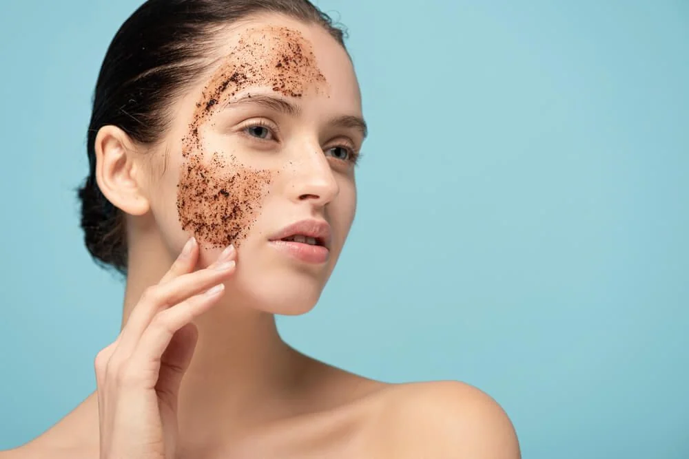 Exfoliace – jak na hladší a zářivější pokožku obličeje?