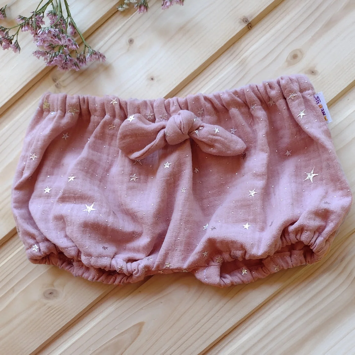 Baby Nellys Mušelínové letní kraťasky Stars s mašličkou, pudrové vel. 92/98