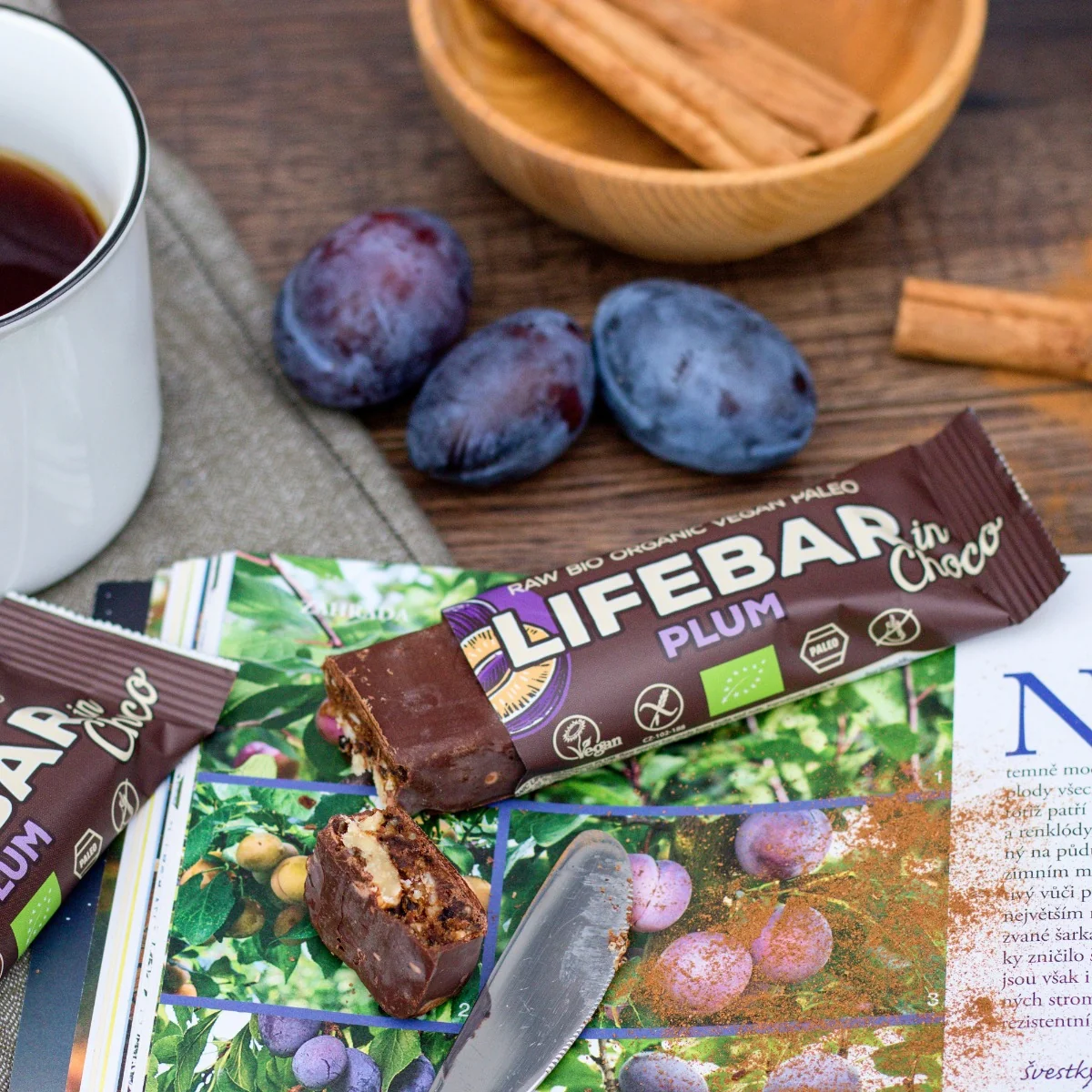 LifeFood Lifebar InChoco tyčinka švestka RAW BIO 40 g