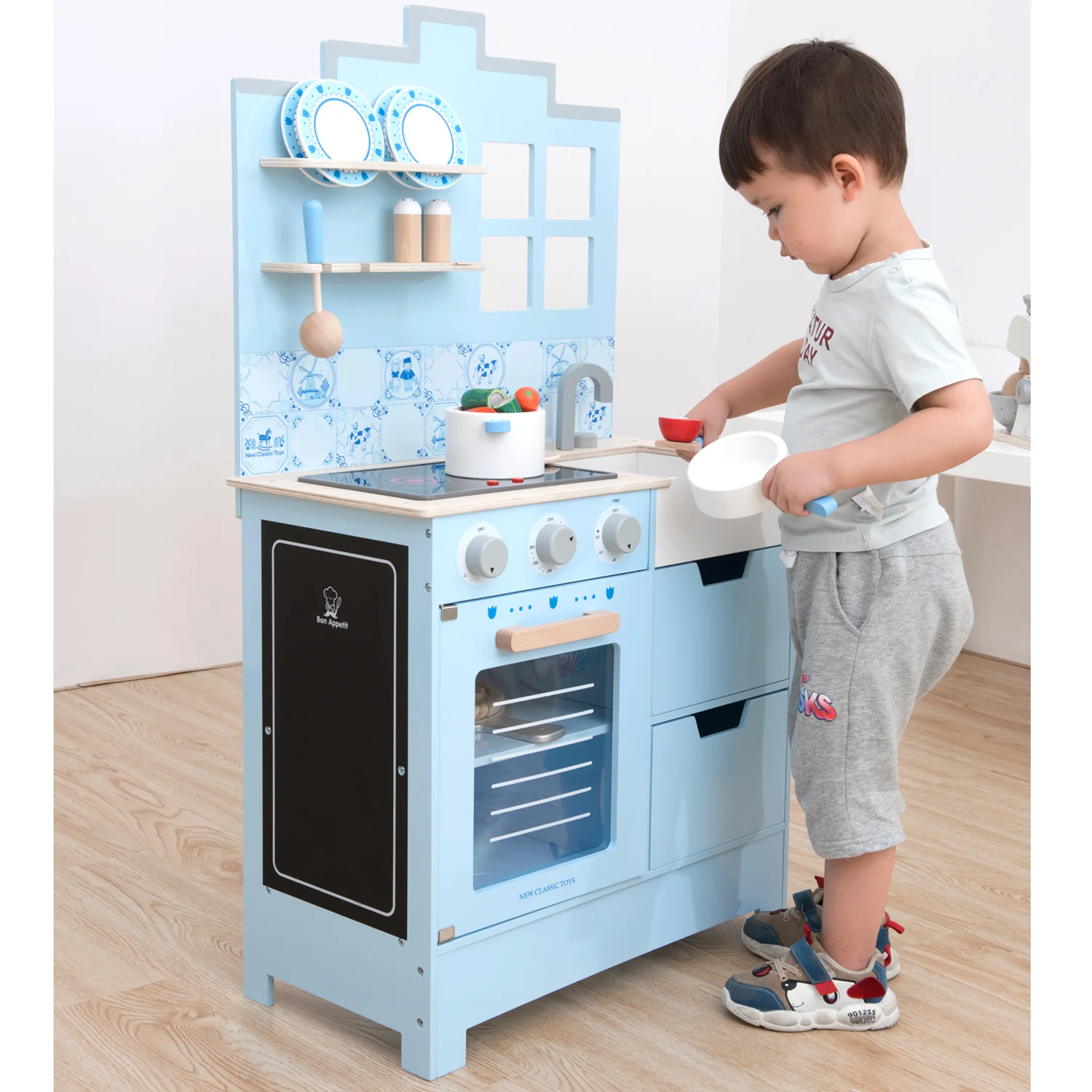 New Classic Toys Dřevěná romantická kuchyňka - světle modrá