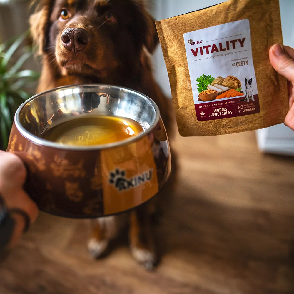 Akinu VITALITY Hmyzí vývar kapsa pro psy na cesty 4 x 200 g